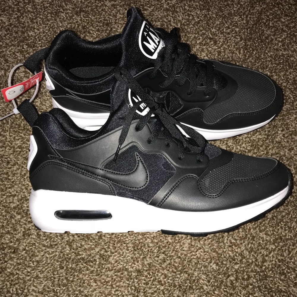 Men’s size 9 Nike Air Max NWT